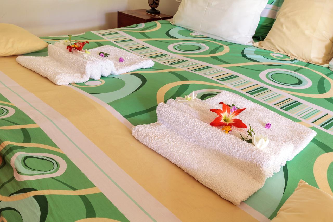Airport Guesthouse เอนเทบเบ้ ภายนอก รูปภาพ